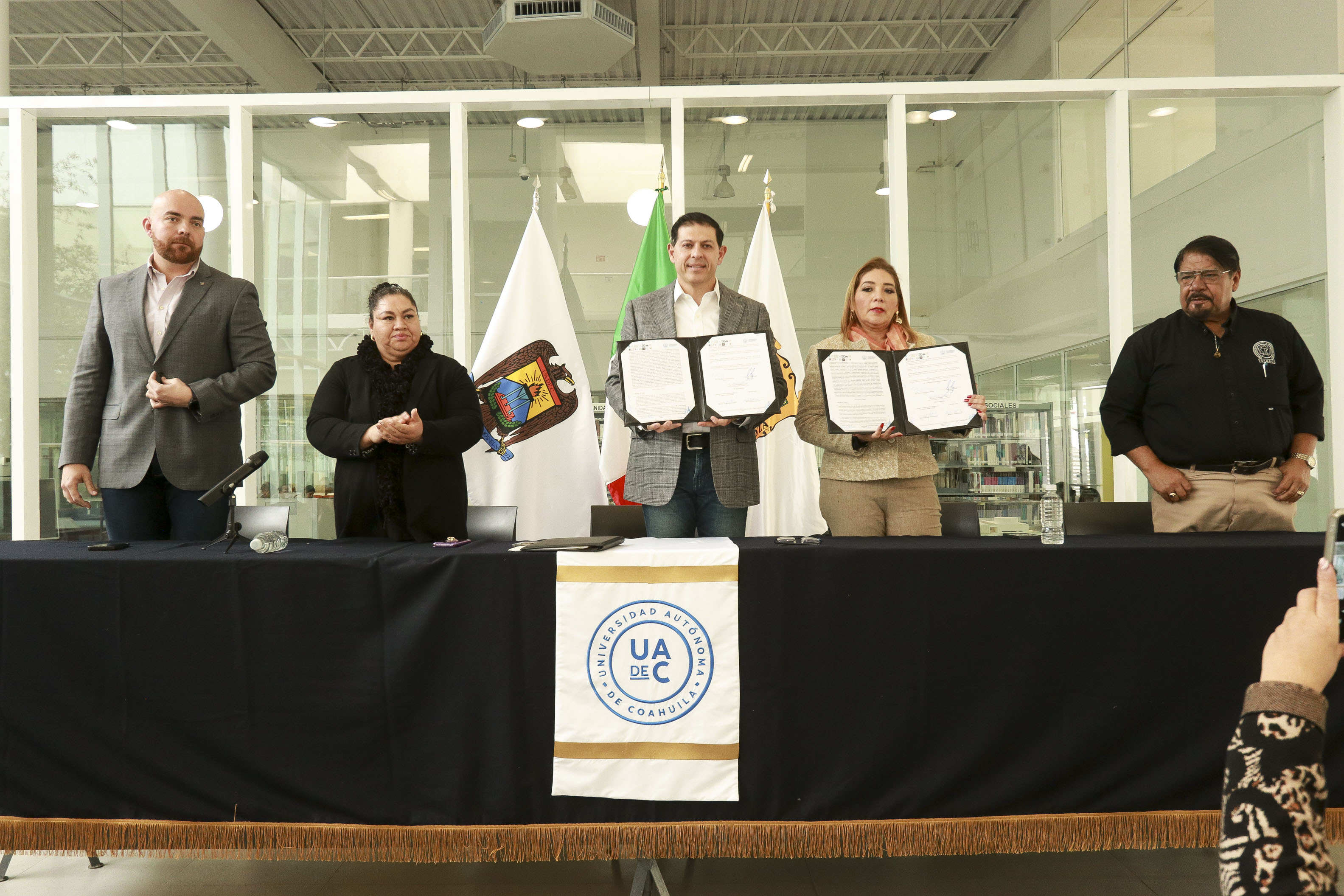 Logra UAdeC convenio para ofrecer guardería a universitarios