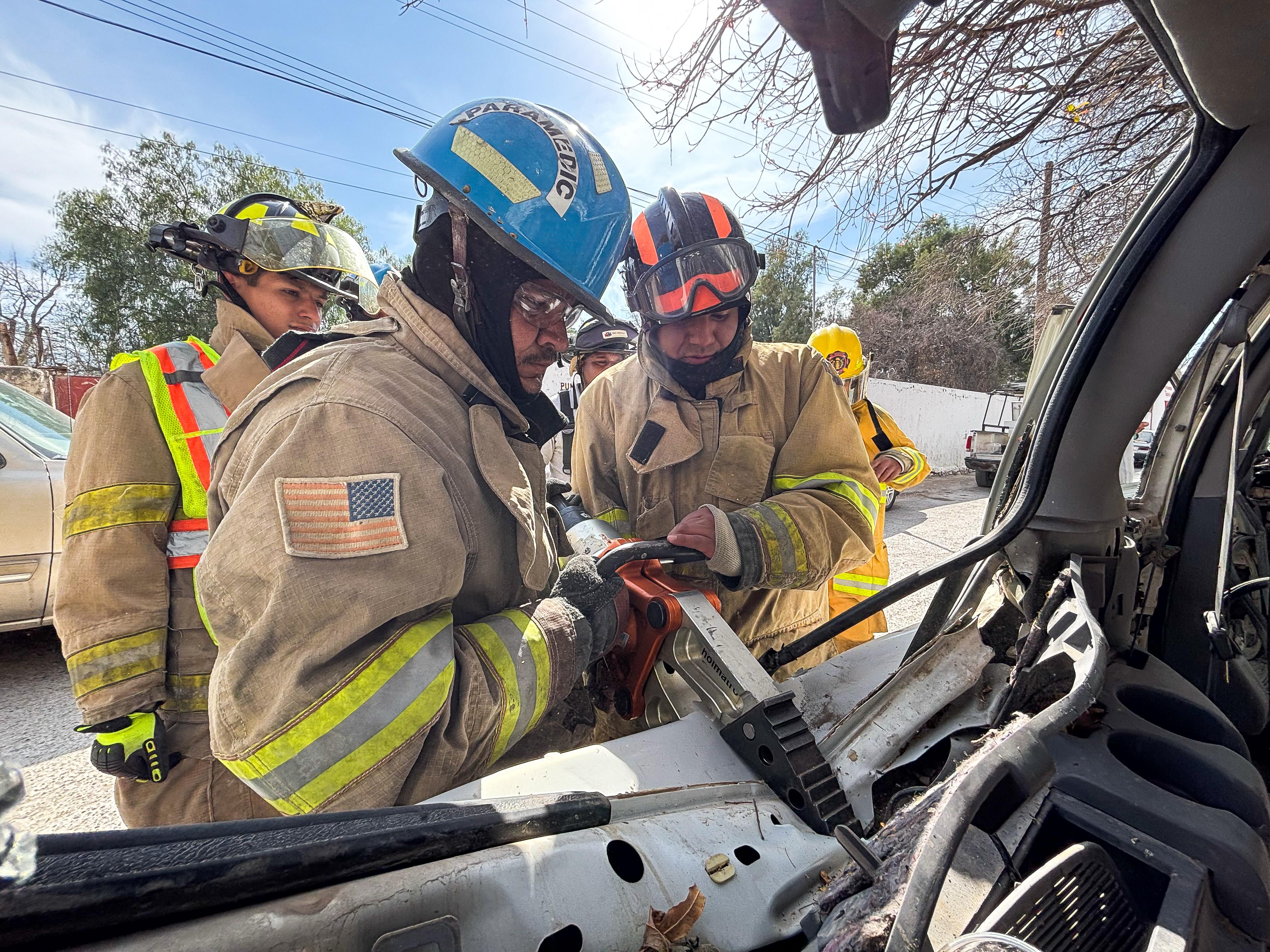 Refuerzan capacitación de PC y Bomberos de Parras 