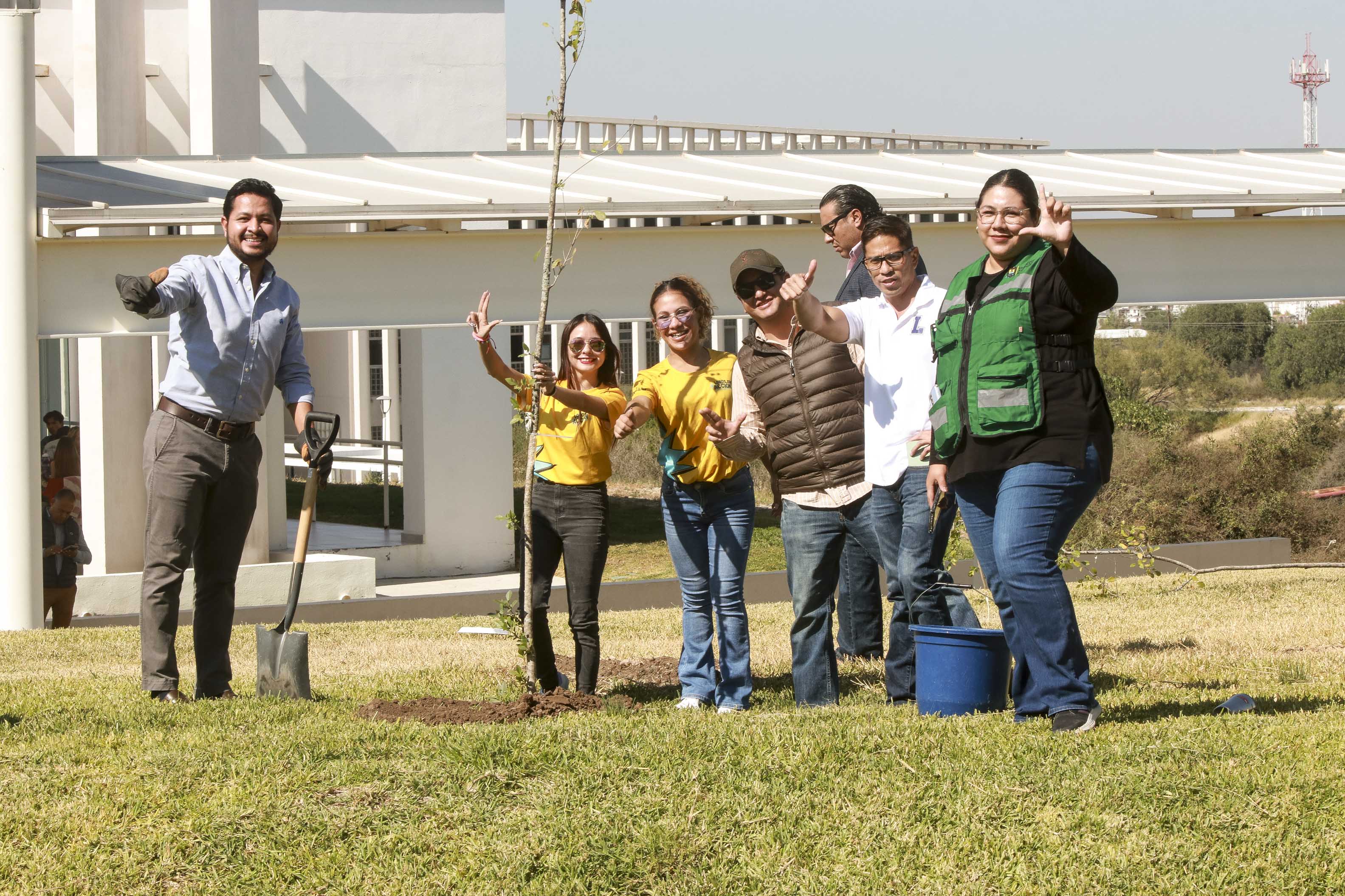 Realiza UAdeC jornada de reforestación